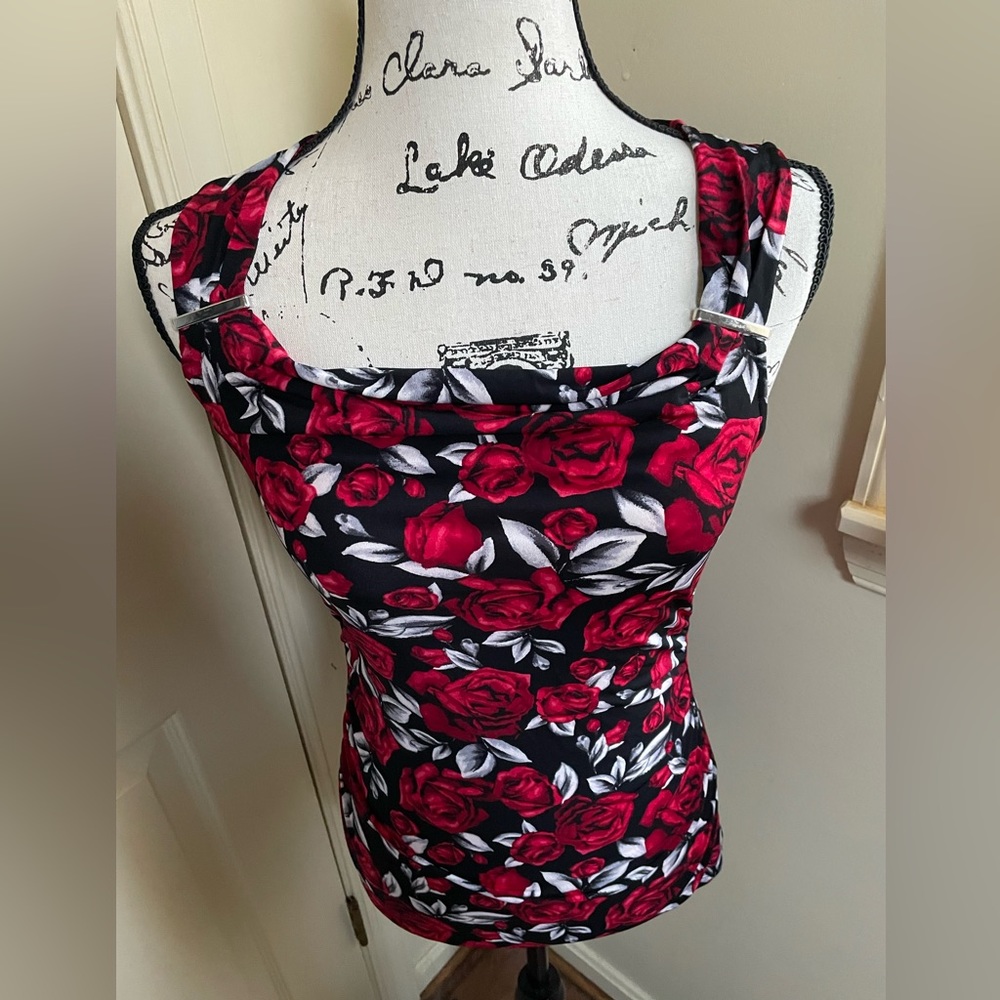 Red floral White House Black Market top size XS